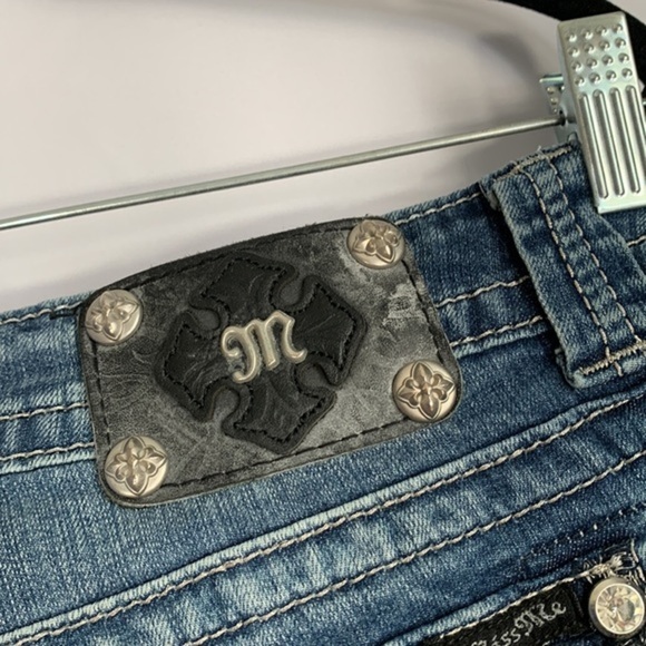 Miss Me Blue Lightly Distressed Boyfriend Capri Jeans - Picture 14 of 16